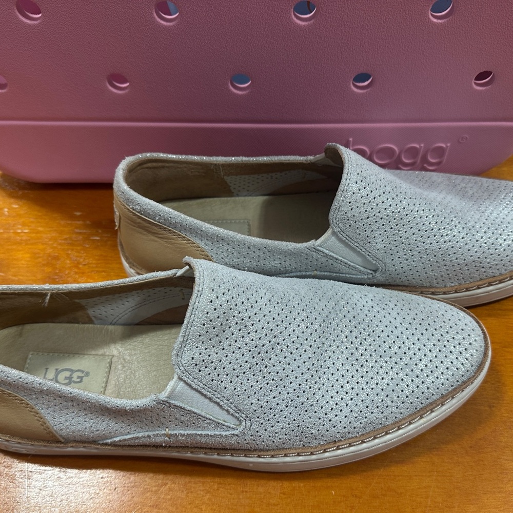 UGG Women Stardust Slip On Size 9.5